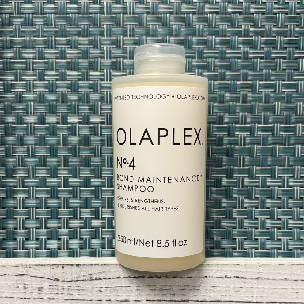 OLAPLEX No.4 Bond Maintenance Shampoo - White